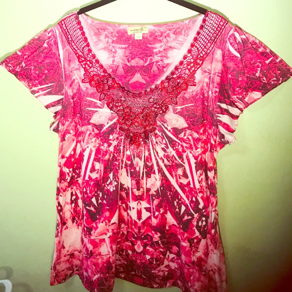 One World live and let live red TOP